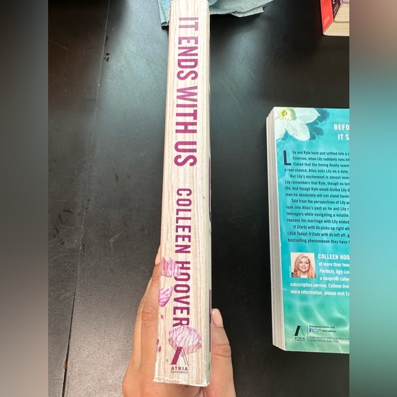 It Ends With Us + It Starts With Us by Colleen Hoover - Picture 3 of 4